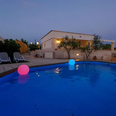 Tenuta Con Due Abitazioni Indipendenti *