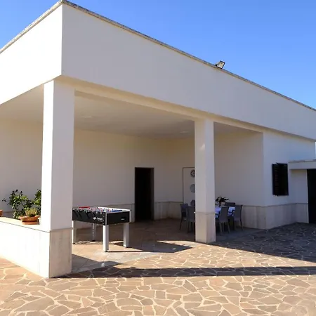 Villa Tenuta Con Due Abitazioni Indipendenti *