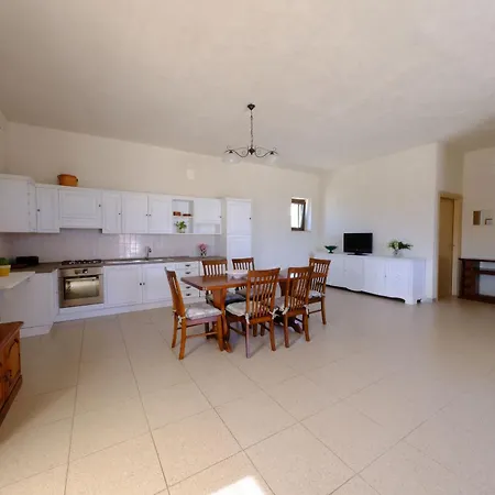 Tenuta Con Due Abitazioni Indipendenti *
