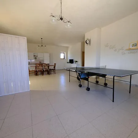 Villa Tenuta Con Due Abitazioni Indipendenti *