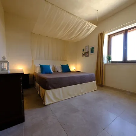 Tenuta Con Due Abitazioni Indipendenti *